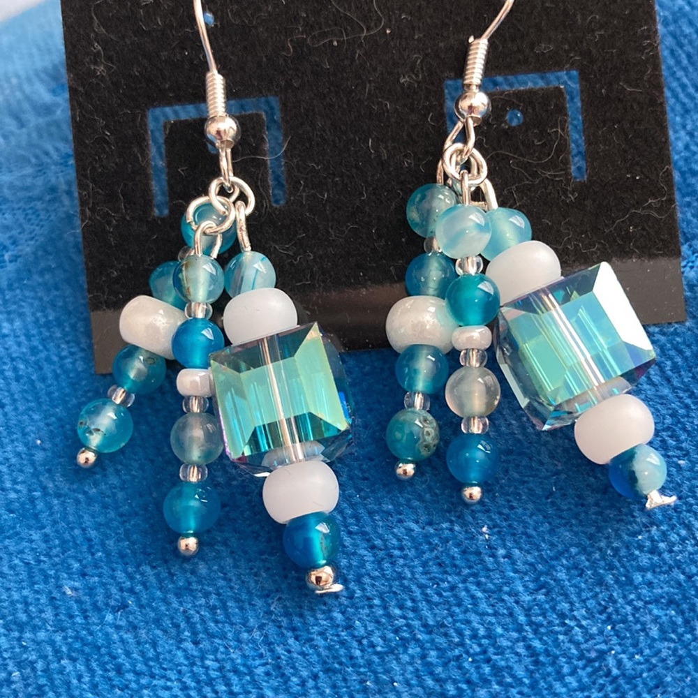 🆕”COOL BLUE” GENUINE AGATE EARRINGS WITH CRYSTAL AND GLASS ACCENTS